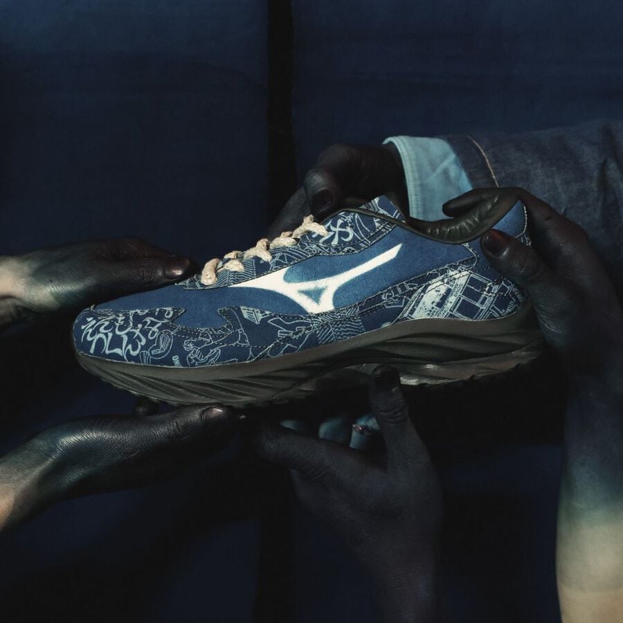WAVE RIDER β DYED BY BUAISOU UNISEX (CONTAIN PIG SKIN) Seasonal Blue / White