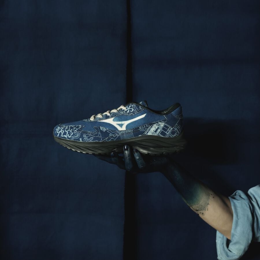 WAVE RIDER β DYED BY BUAISOU UNISEX (CONTAIN PIG SKIN) Seasonal Blue / White