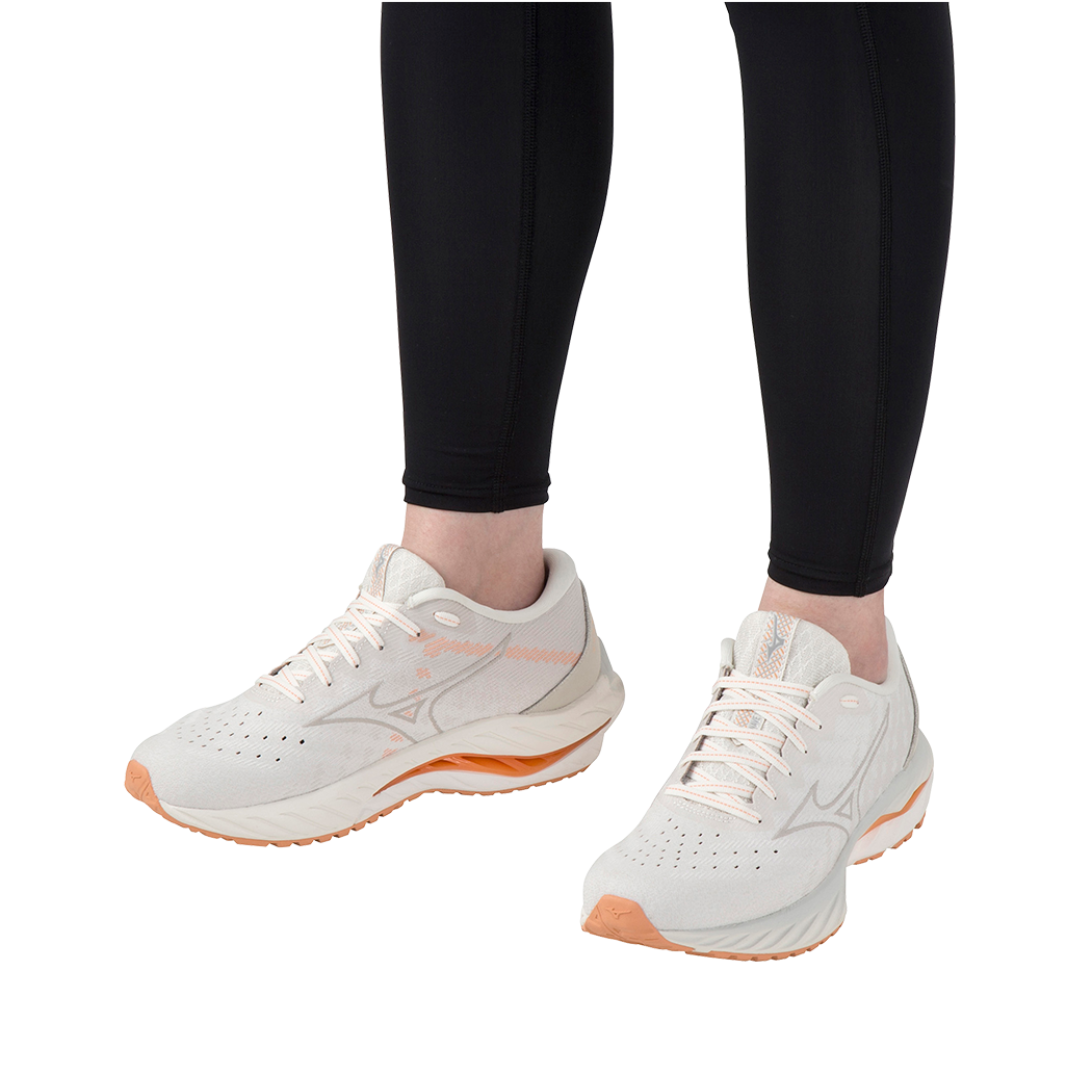 WAVE INSPIRE 19 SSW WOMEN Snow White / Ghost Gray / Coral Reef